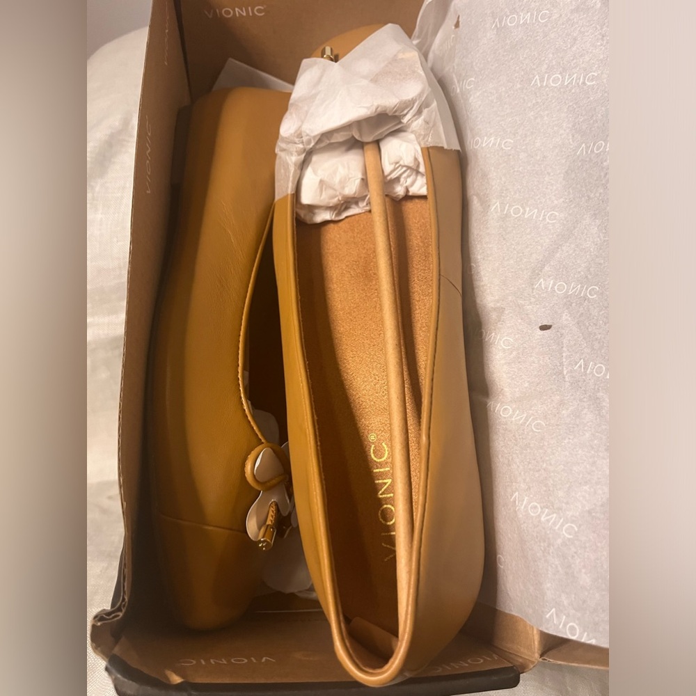 Vionic brand (Klara Ballet flat). LEATHER